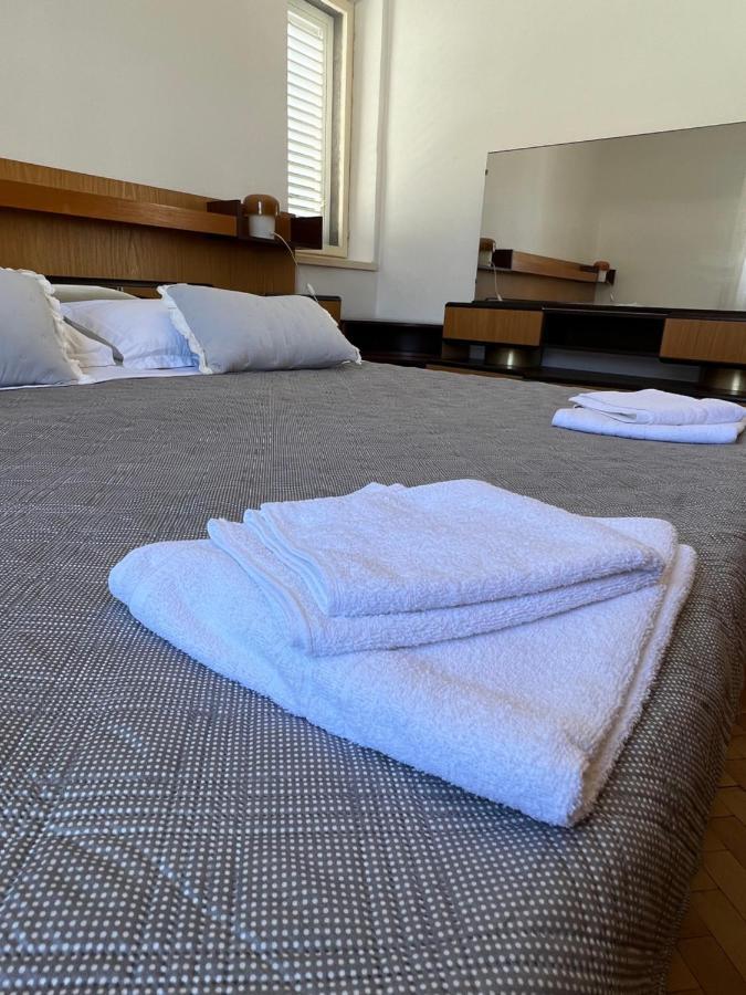 Apartment Ana, Free Garage Parking Σίμπενικ Εξωτερικό φωτογραφία