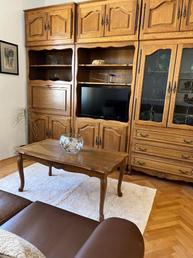 Apartment Ana, Free Garage Parking Σίμπενικ Εξωτερικό φωτογραφία