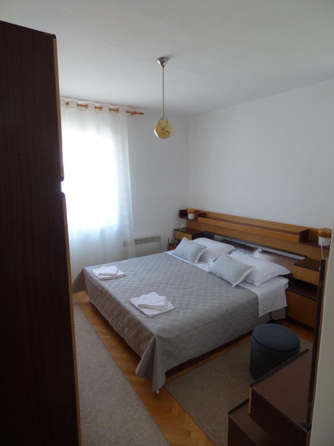 Apartment Ana, Free Garage Parking Σίμπενικ Εξωτερικό φωτογραφία