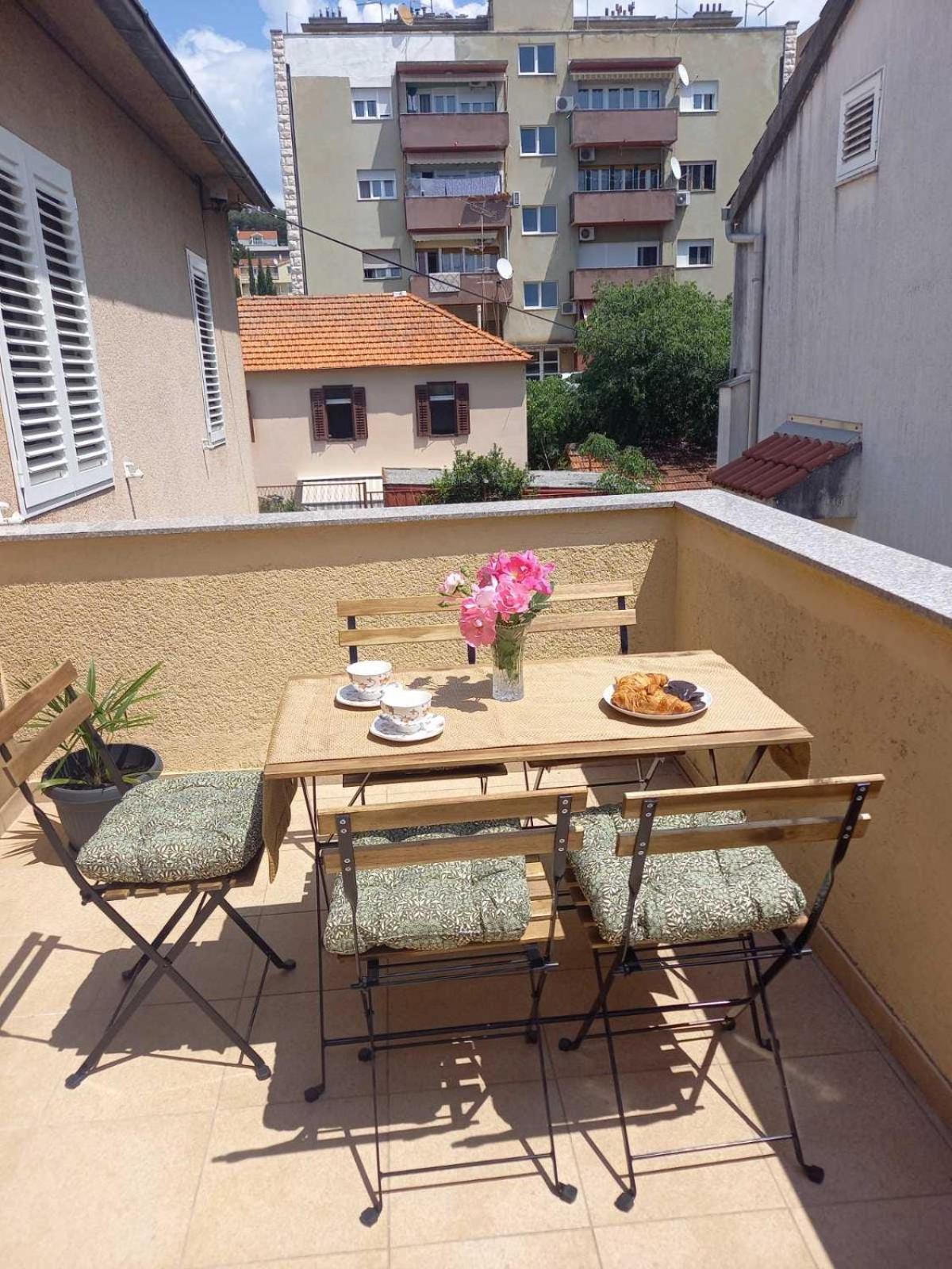 Apartment Ana, Free Garage Parking Σίμπενικ Εξωτερικό φωτογραφία
