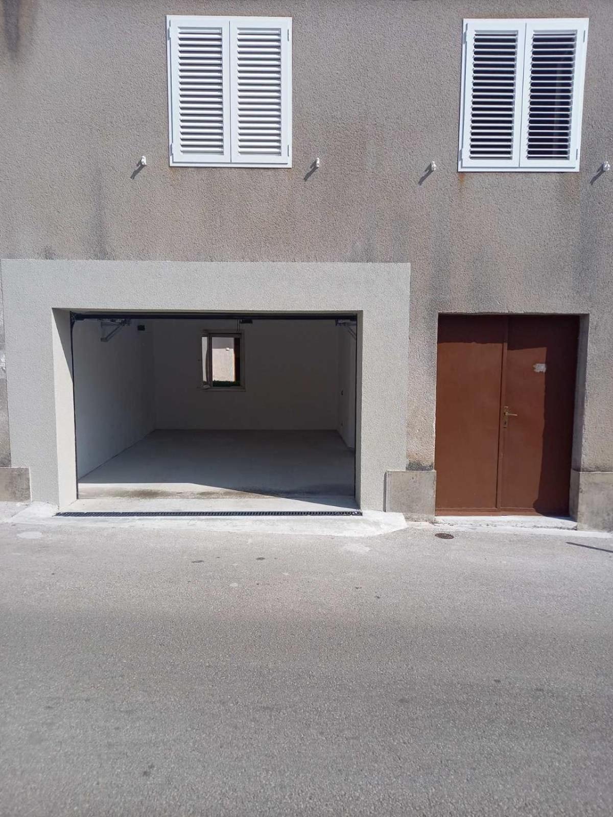Apartment Ana, Free Garage Parking Σίμπενικ Εξωτερικό φωτογραφία