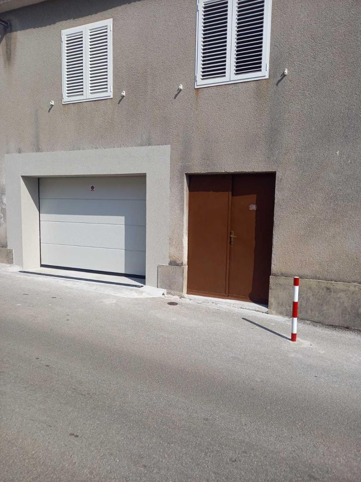 Apartment Ana, Free Garage Parking Σίμπενικ Εξωτερικό φωτογραφία